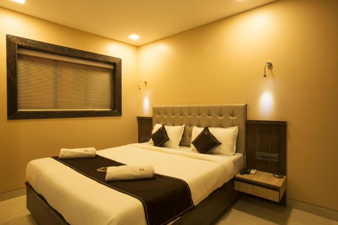 Hotel Golden Crown Мумбаи Экстерьер фото