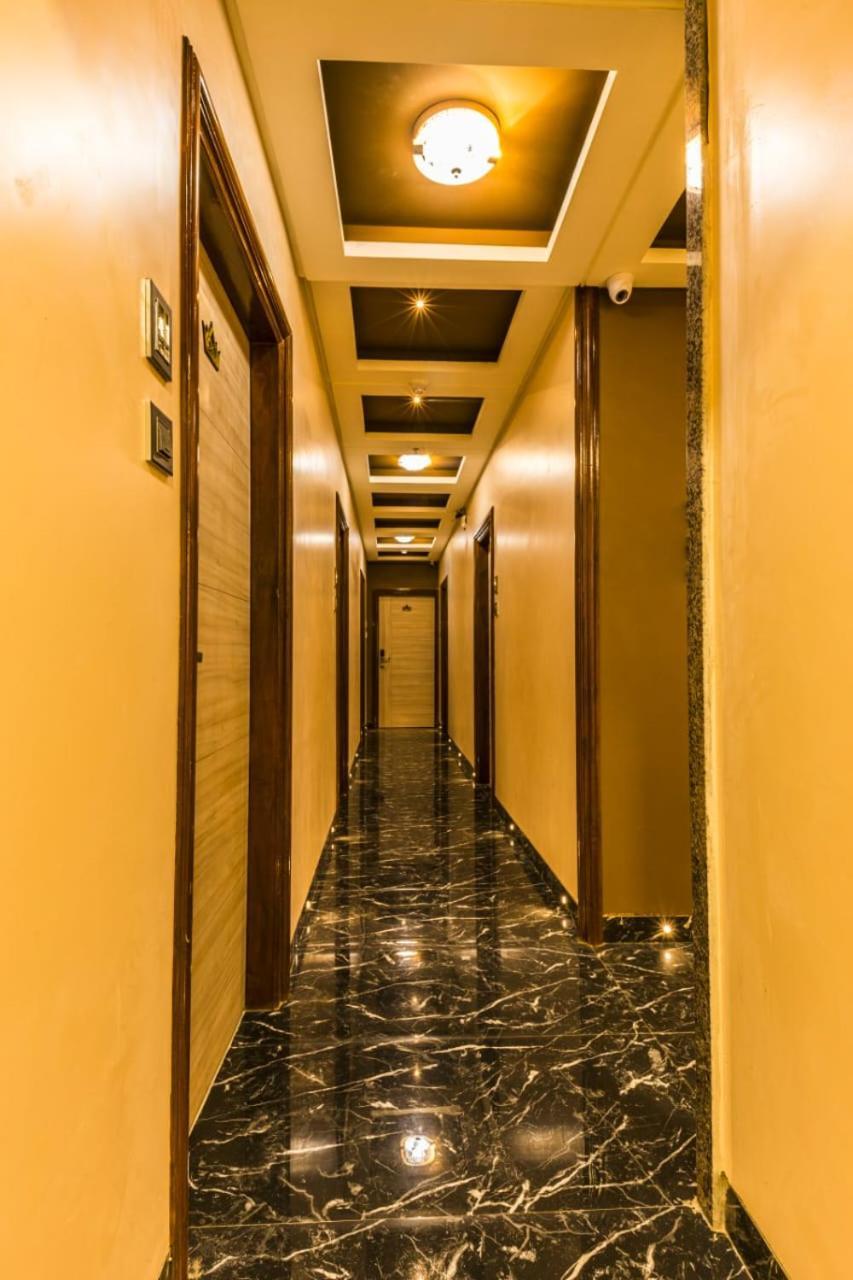 Hotel Golden Crown Мумбаи Экстерьер фото
